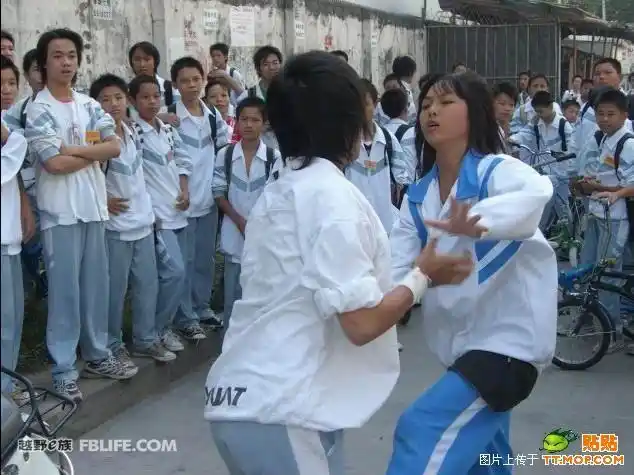 女中学生打架 - 浙 越野e族论坛 越野/suv/旅行/赛事/改装/互动中心