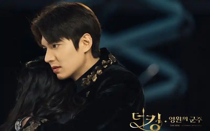 李敏镐theking永远的君主帅气图片壁纸