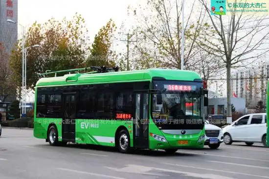 p>无轨电车(trolleybus)是一种通常由架空接触网供电,电动机驱动,不