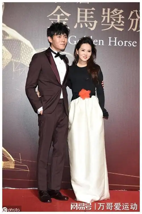 "风韵犹存"的伊能静:结婚后放弃事业,拿前途赌秦昊绝不会出轨