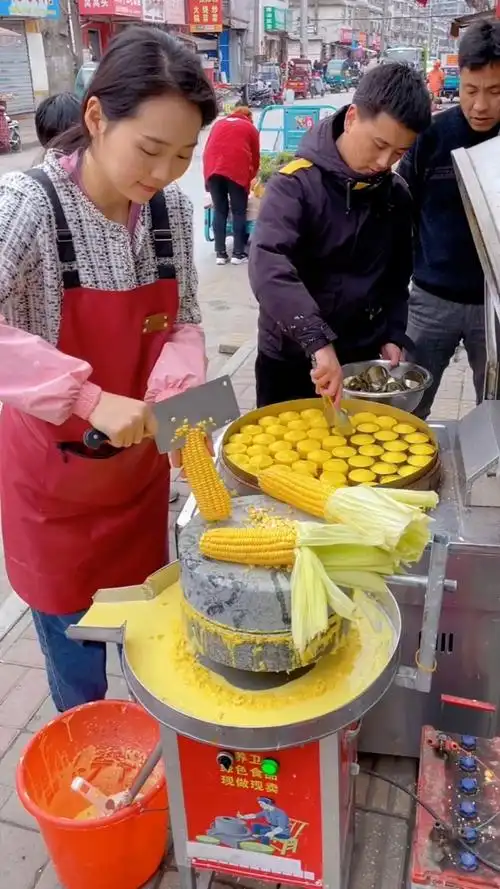 石磨玉米饼,营养又健康.