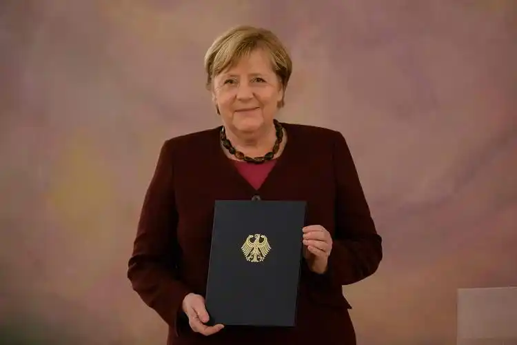 默克尔正式卸任德国总理,外交部表态|默克尔|德国总理|外交部_新浪新