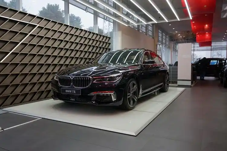 宝马750lixdrive五座版蓝晶黑松露褐现车优惠718万元