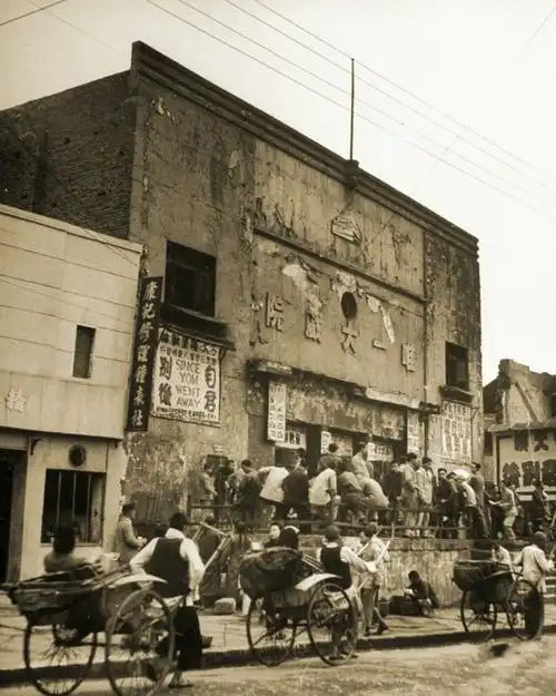 > 正文有一些过往已永远无法复归,有一些历史却永远不会过去,那些重庆