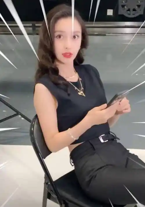 《奔跑吧》阵容官宣,蔡徐坤上演怼脸杀,我却被黄旭熙素颜惊到_状态