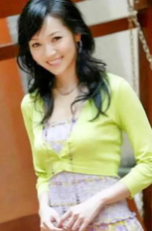 smile:#来一波回忆杀 年轻时候的侯佩岑 #周侯恋# 可甜可盐