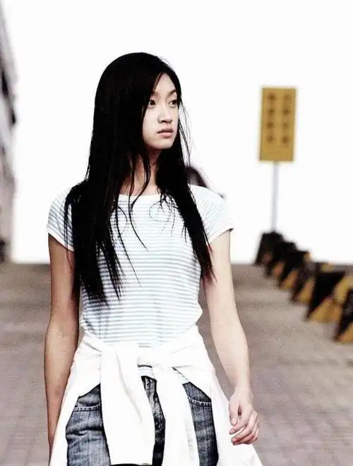 沈佳妮:原是体操运动员,嫁小1岁丈夫连生两女,婚后被宠成公主