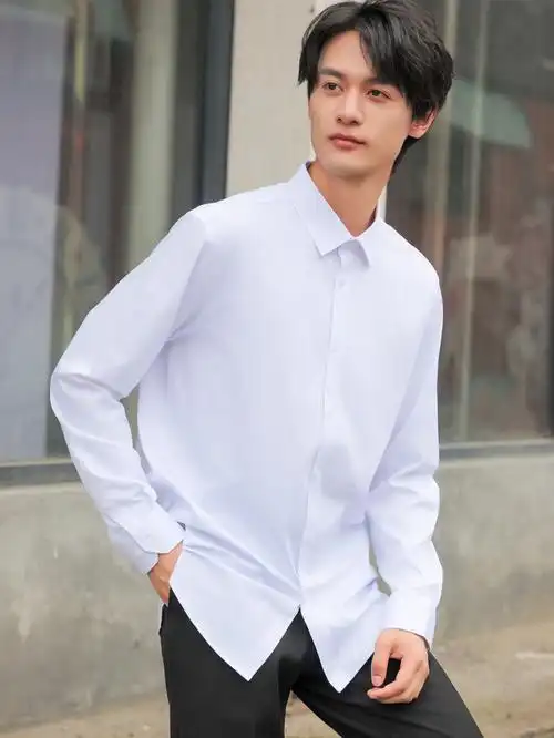 这件海澜之家的白衬衫,长袖设计正装感十足,白色干净利落,穿在身上既