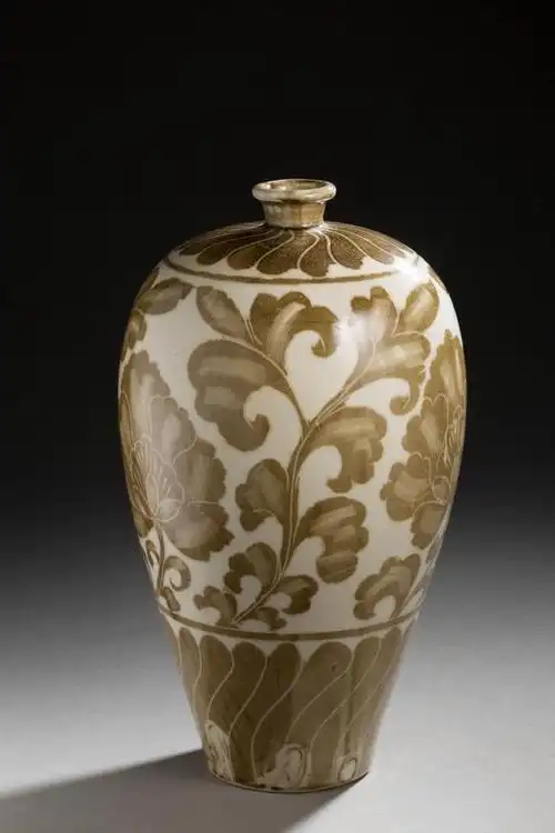 宋代定窑褐彩花卉梅瓶