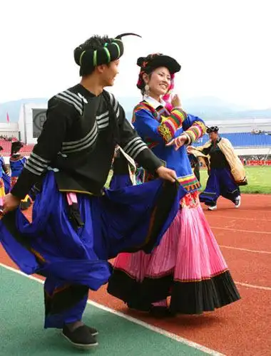 彝族淳朴婚俗:男女同床动口不动手 云南彝族现今仍保留着这样一种传统