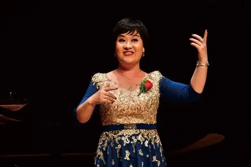 《帕米尔我的家乡多么美》演唱:阮余群《跟你走》演唱:李爽《我的深情