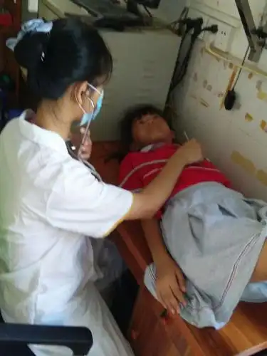 保护女孩隐私,在独立房间为她们检查身体!