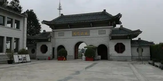 四川成都市金牛区凤凰山陵园-墓园资讯-祭祀网