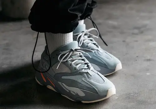3m反光加持新惯性yeezy700v2最新实物上脚