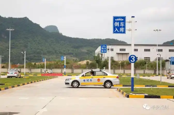 理论考试:共有86个考试机位,年考量可各达8万人次; 科目二:共有13辆