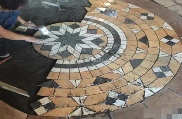 【尚美家装饰】贴砖师傅太难了!