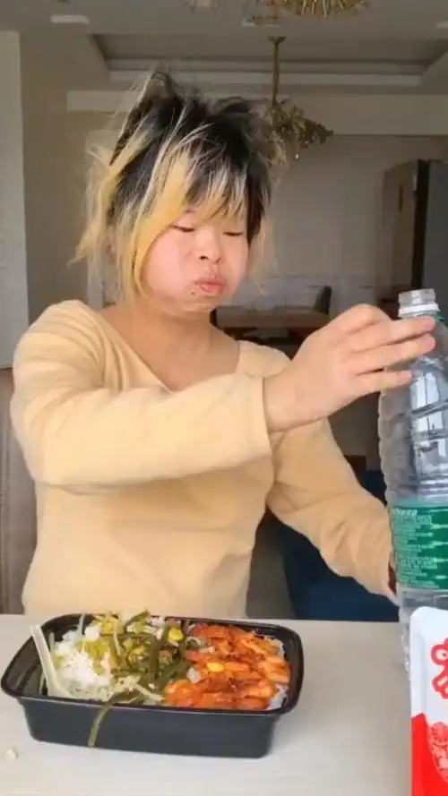 网红琼姐吃外卖