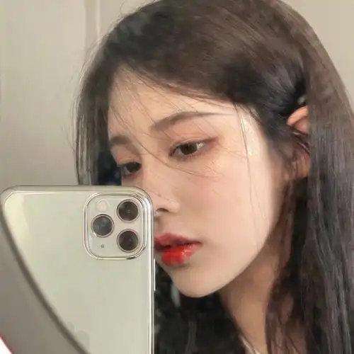 2020最火自拍女生头像