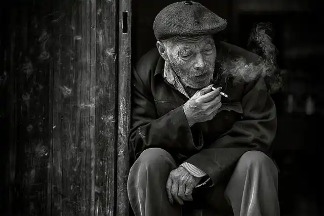 一网观天下微信变脸作业电子化空巢老人