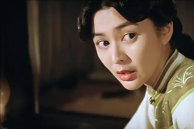 十三姨:黄飞鸿的爱人,苦寻途中被美国男人猥亵,幸被救