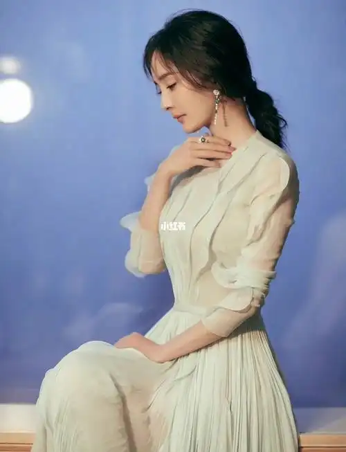 杨幂|水绿皱褶薄纱裙 妙曼柔美 风姿绰约