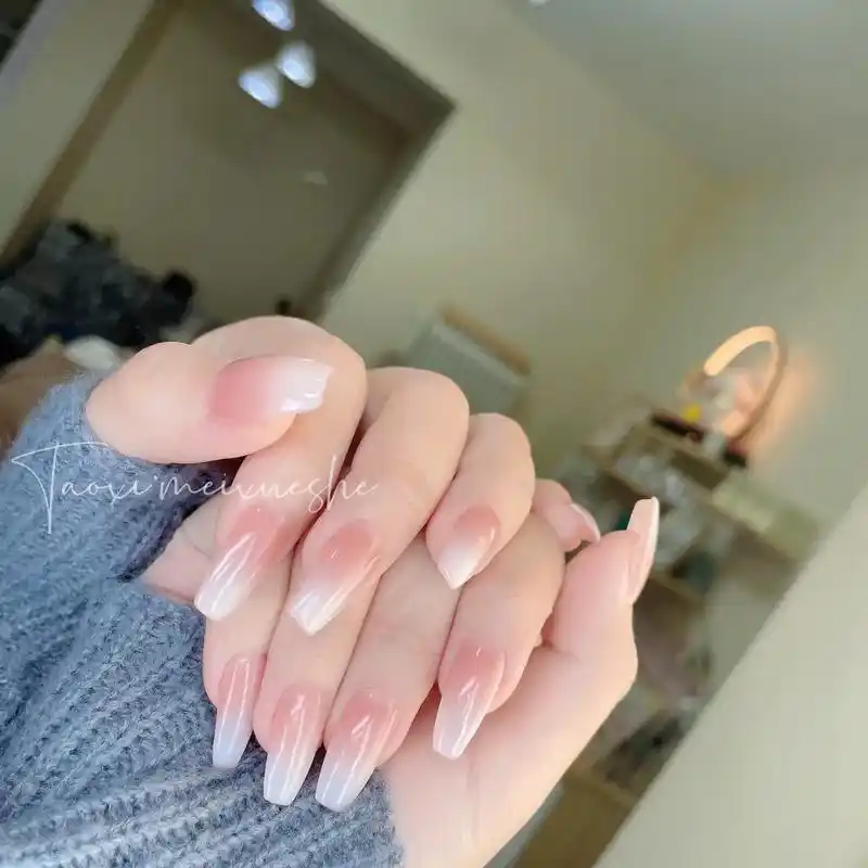 渐变美甲.秋冬季当然要做一做温暖色系的美甲吖🤗就让这个温柔 - 抖