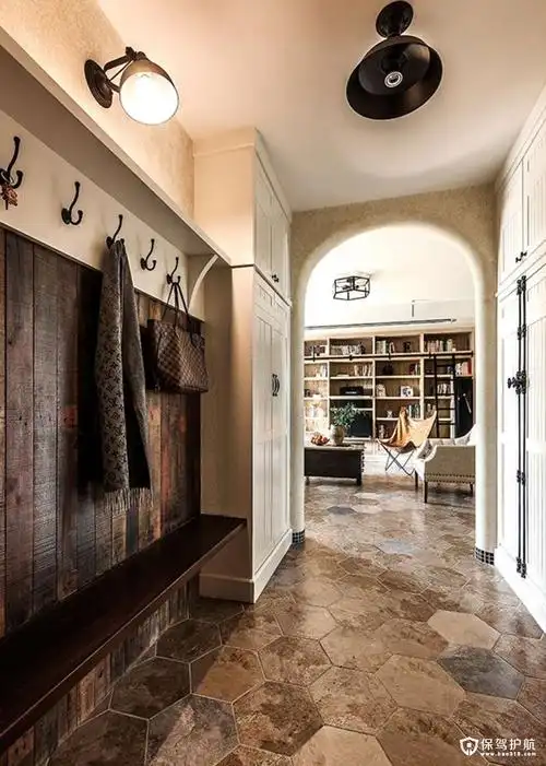 卫生间仿古砖搭配,在灯光的照射下更加明亮,透露着一种简单美.