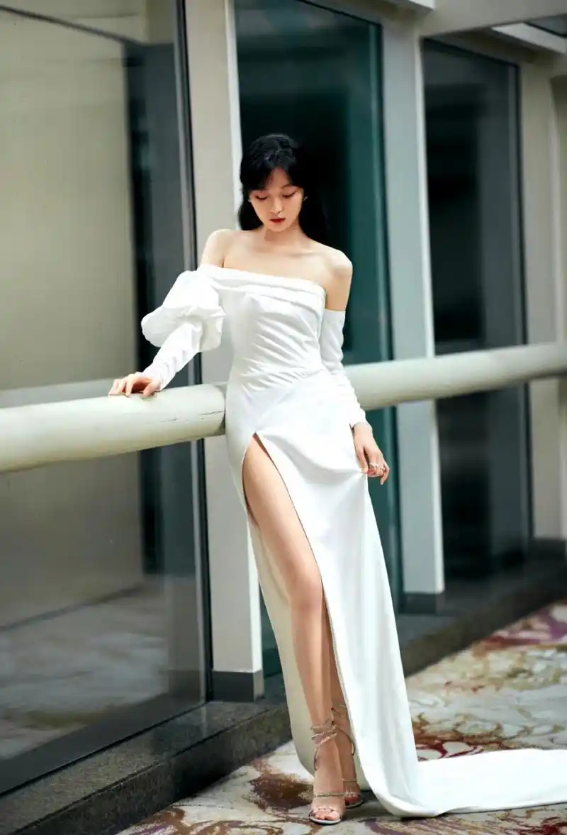 孙千身材比例好好,大长腿好直