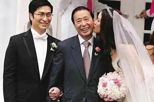 当时刘惠娟主导装修的李家新居,位于香港豪华地段的复式4层别墅刚刚