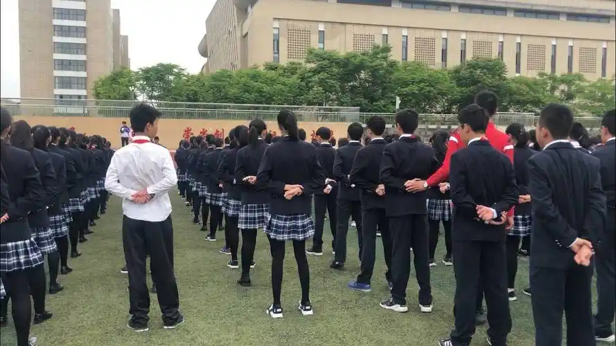 追求卓越,做最好的自己 ——记华二附中升旗仪式