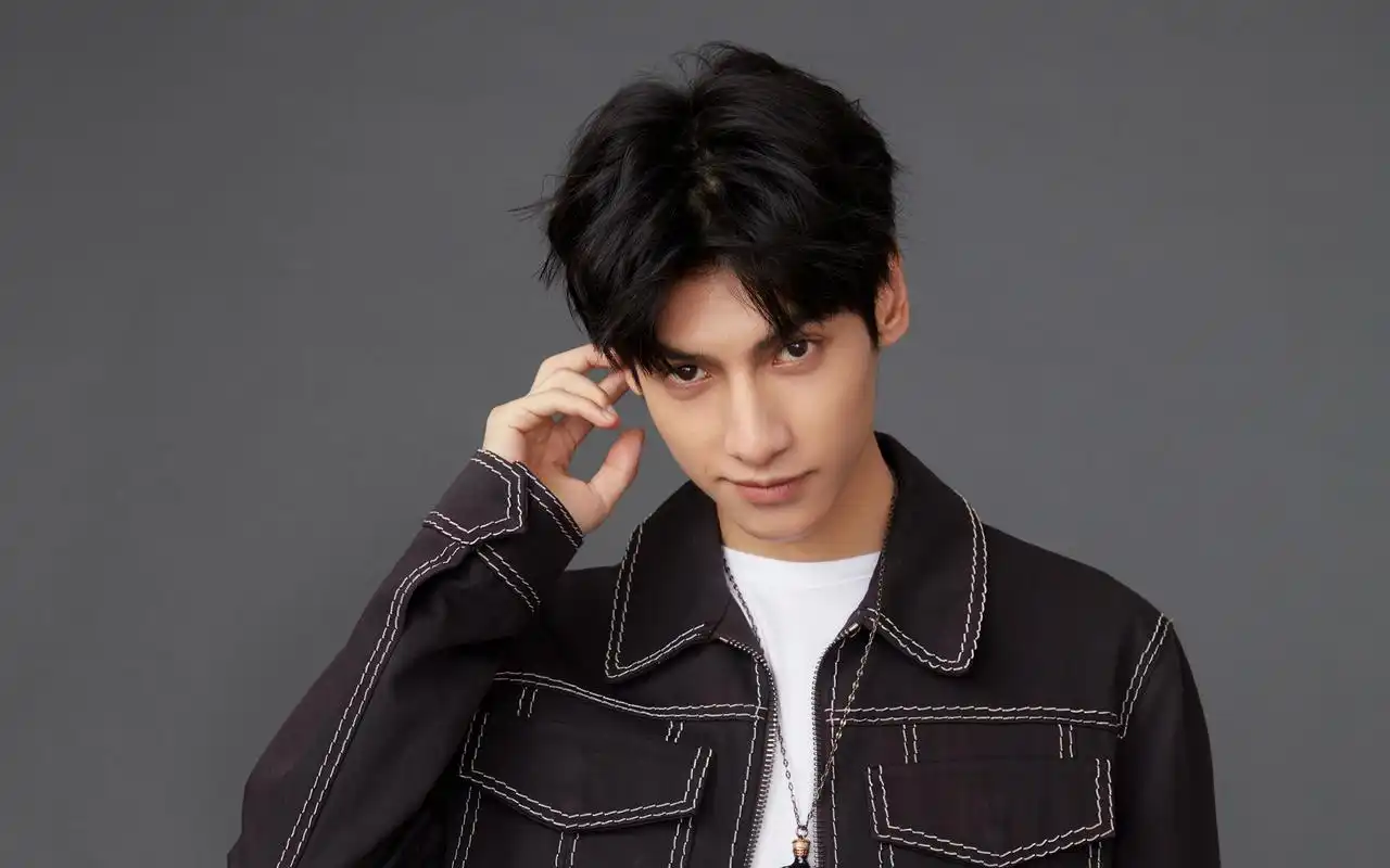 罗云熙情人节写真高清壁纸图片