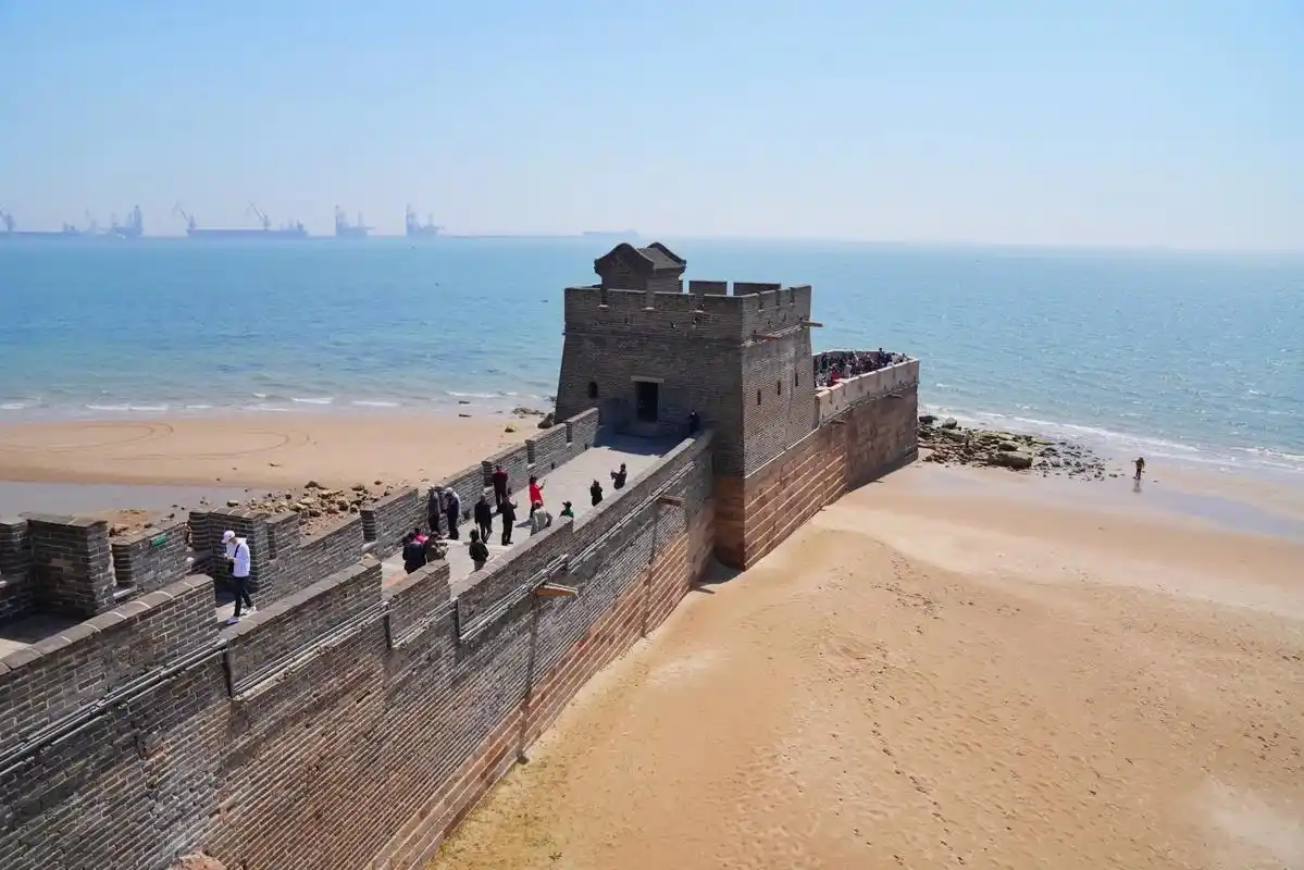 来秦皇岛别的地方可以不去,但是山海关古城必须要来,一个让你走进来有