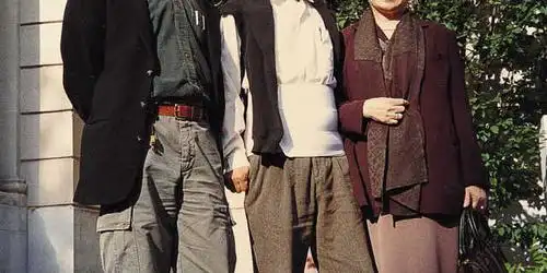 先放一张照片,1996年在奥地利的蒋勋,林怀民与申学庸(音乐教育家