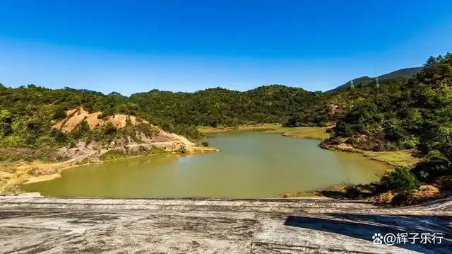 广东潮州北山水库现绿色巨毯,山水秀美,落日绚丽,休闲游好去处