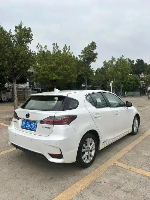 2016年6月 雷克萨斯ct200h 1.8油电混合 一手极品 一箱油开一个月