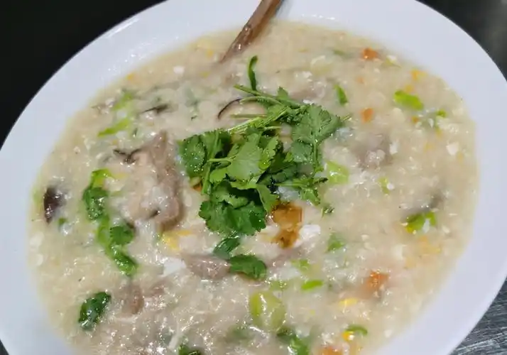 营养早餐粥推荐122生滚牛肉窝蛋粥