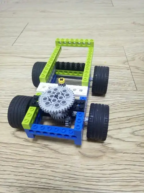 启迪乐高学员:徐柯洱的作品《割草机》