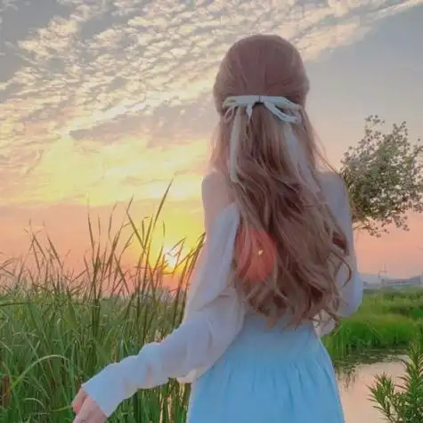 背影头像女生唯美漂亮高冷,她的气质高雅而迷人