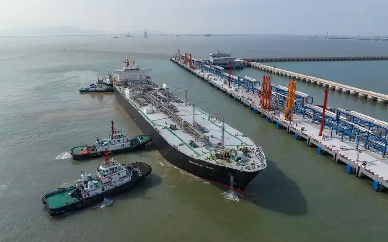 连云港出入境边防检查站主动靠前,优化勤务部署,利用港口系统,船讯网