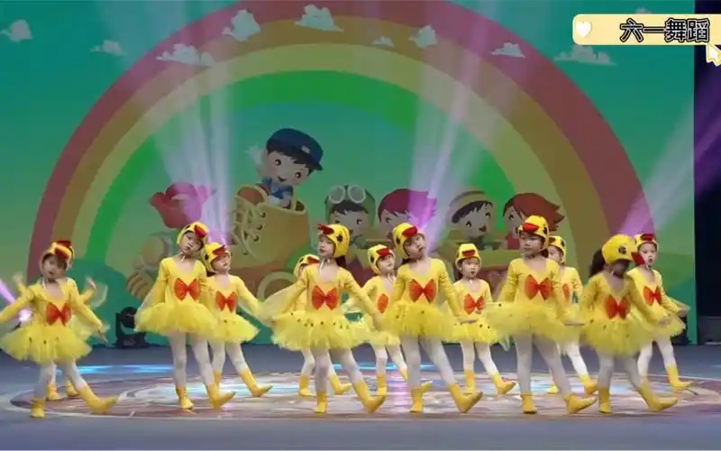 活动  幼儿园小中班幼儿舞蹈《加油歌》,萌萌的"小鸭子们"真可爱