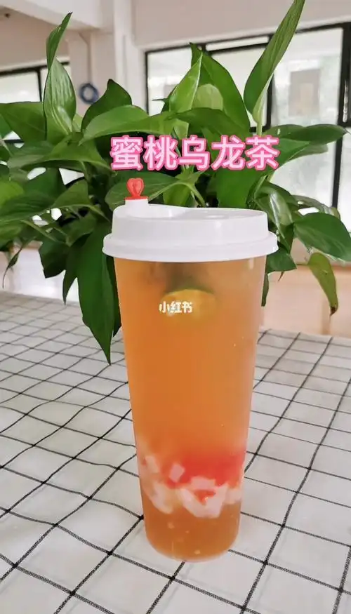 蜜桃的季节做一杯蜜桃乌龙茶吧