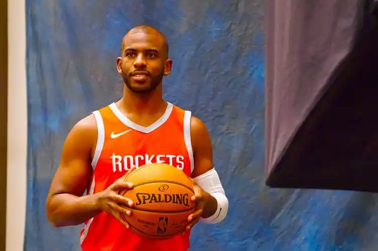 保罗拍摄新赛季定妆照