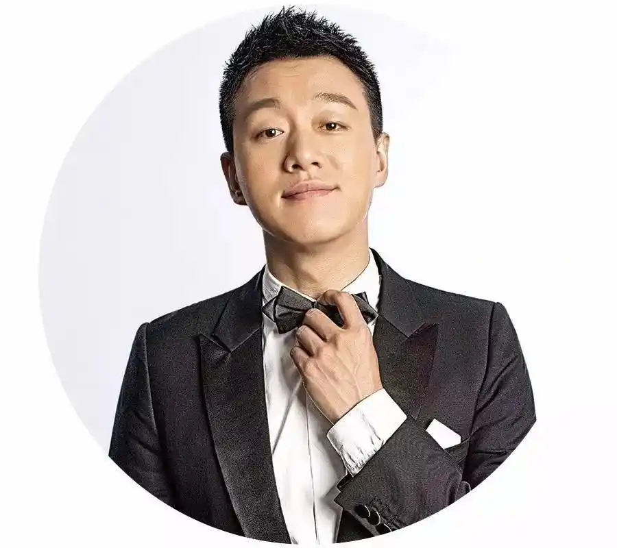 佟大为贴心搀扶关悦显恩爱 ,全程护妻虐单身狗,好羡慕!