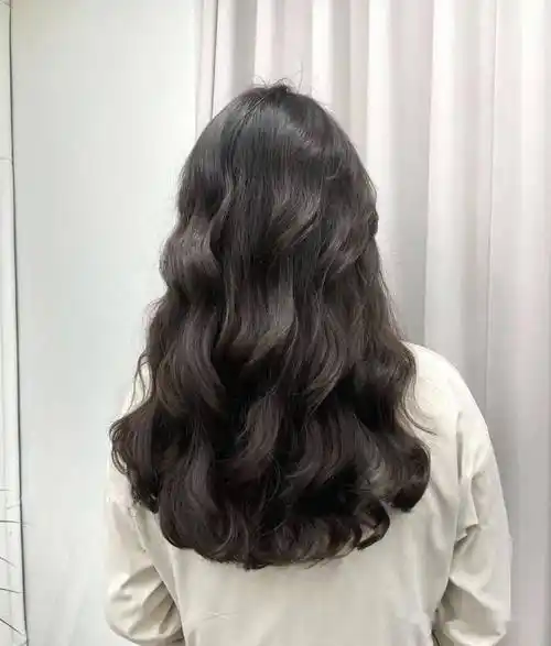 烫发怕老气?就选木马卷!_发型_卷发_弧度