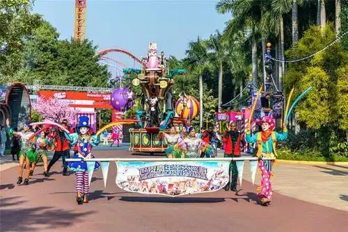 长隆欢乐世界搭建起一整条网红音乐街,包含hip hop地带,r&b流行地带