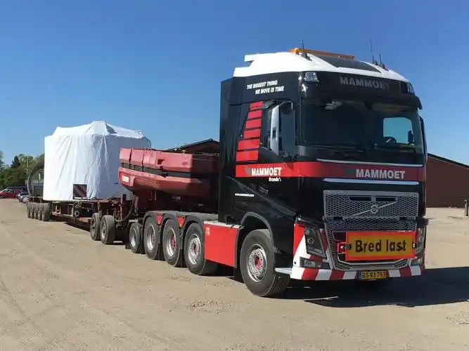 fh4 globetrotter xl 8x4 with add-on axle – mammoet 沃尔沃拖头带