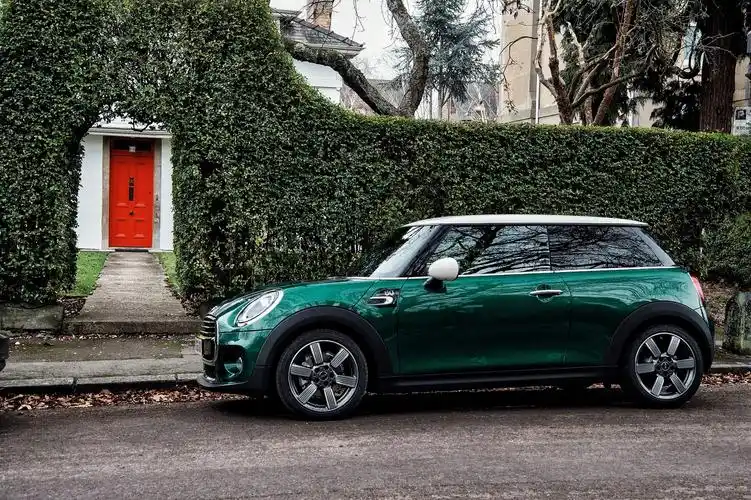 宝马mini车型价格及图片(宝马mini车型价格及图片摩托车)