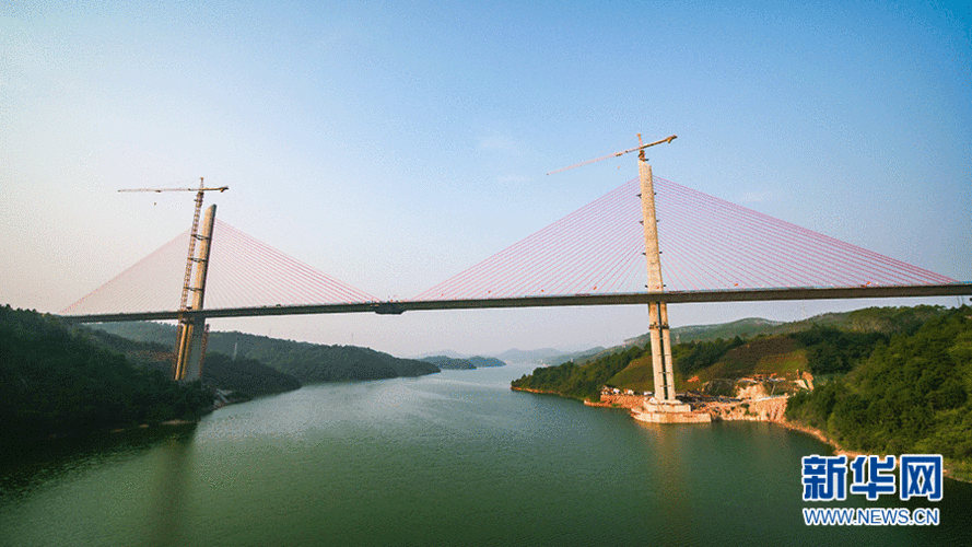 河惠莞高速公路龙紫段枫树坝大桥合龙