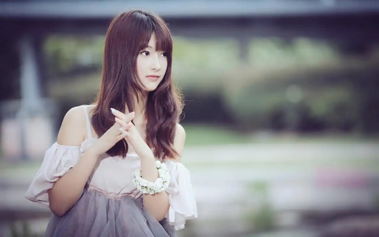 清秀女孩高清桌面壁纸