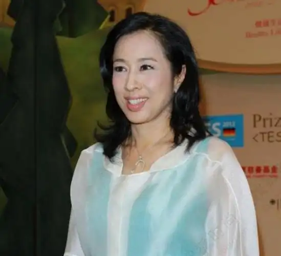 郭晶晶两胎奖励13亿生下三胎无奖励引质疑婆婆朱玲玲出面回应